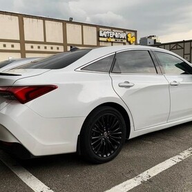 406 Toyota Avalon біла оренда на весілля - авто на весілля
 у Києві - портфоліо 6