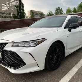 406 Toyota Avalon біла оренда на весілля - авто на весілля
 у Києві - портфоліо 1