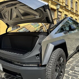 021 Tesla Cybertruck оренда на фотосесію зйомки - авто на весілля
 у Києві - портфоліо 5