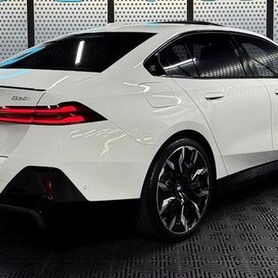 424 BMW 5 G60 біла прокат без водія - авто на весілля
 у Києві - портфоліо 3