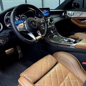 428 Прокат Mercedes-Benz C63s без водія в Києві - авто на весілля
 у Києві - портфоліо 5