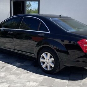 128 Броньований Mercedes Benz W221 S600 GUARD B7 - авто на весілля
 у Києві - портфоліо 5