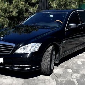 128 Броньований Mercedes Benz W221 S600 GUARD B7 - авто на весілля
 у Києві - портфоліо 2