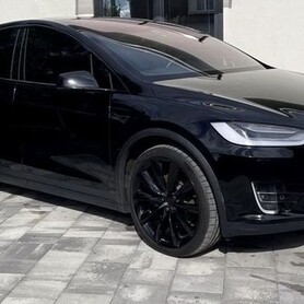 121 Прокат Tesla Model X чорна без водія - авто на весілля
 у Києві - портфоліо 2