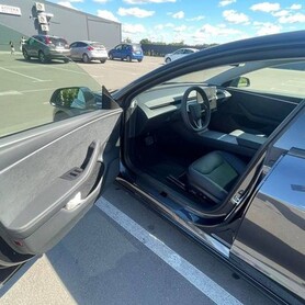 242 Авто на весілля Tesla Model 3 чорна з водієм - авто на весілля
 у Києві - портфоліо 5