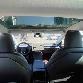 305 Авто на весілля Tesla Model 3 cіра з водієм - авто на весілля
 у Києві - портфоліо 3