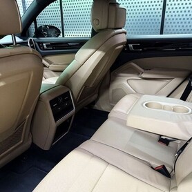 436 Porsche Cayenne NEW прокат без водія - авто на весілля
 у Києві - портфоліо 6