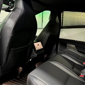 351 Tesla Cybertruck чорний прокат - авто на весілля
 у Києві - портфоліо 6