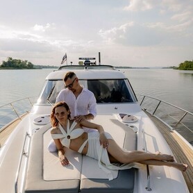 Прокат оренда катера яхти Bavaria 37 Sport HT VIP - авто на весілля
 у Києві - портфоліо 3