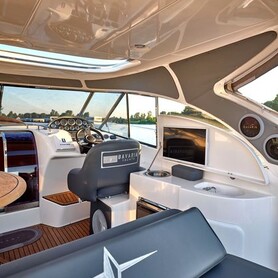 Прокат оренда катера яхти Bavaria 37 Sport HT VIP - авто на весілля
 у Києві - портфоліо 6
