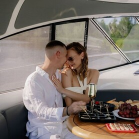 Прокат оренда катера яхти Bavaria 37 Sport HT VIP - авто на весілля
 у Києві - портфоліо 1