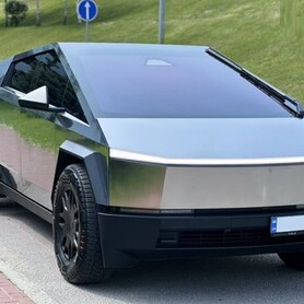 005 Tesla Cybertruck оренда з водієм - авто на весілля
 у Києві - портфоліо 1