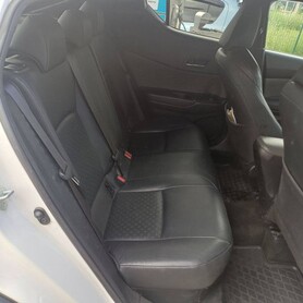 083 Позашляховик на весілля Toyota CH-R 2019 біла - авто на весілля
 у Києві - портфоліо 4