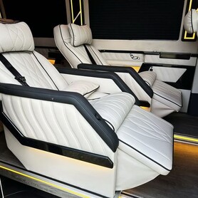 106 Mercedes-Benz Sprinter Vip класу для трансфера - авто на весілля
 у Києві - портфоліо 3