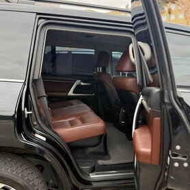 143 Оренда броньованої Toyota Land Cruiser 200 - авто на весілля
 у Києві - портфоліо 3