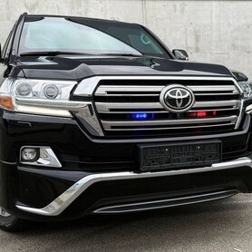 143 Оренда броньованої Toyota Land Cruiser 200 - авто на весілля
 у Києві - портфоліо 1