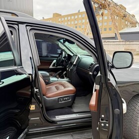 143 Оренда броньованої Toyota Land Cruiser 200 - авто на весілля
 у Києві - портфоліо 6
