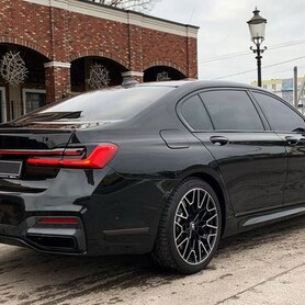 226 Прокат BMW 750 LI без водія або з водієм - авто на весілля
 у Києві - портфоліо 5