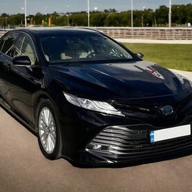 443 Оренда Toyota Camry 2025 в Києві - авто на весілля
 у Києві - портфоліо 1