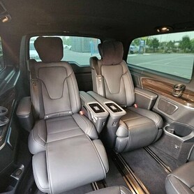 444 Оренда Mercedes-Benz V-Class з водієм - авто на весілля
 у Києві - портфоліо 4