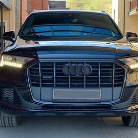 439 Оренда Audi Q7 R-Line у Києві - авто на весілля
 у Києві - портфоліо 2