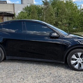 Tesla Model Y - авто на весілля
 у Луцьку - портфоліо 1