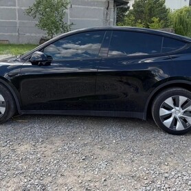 Tesla Model Y - авто на весілля
 у Луцьку - портфоліо 2