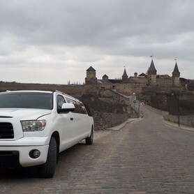 Лімузин Toyota Sequoia з літнім майданчиком - авто на весілля
 у Львові - портфоліо 6