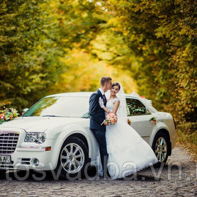 Белый Chrysler 300 CC - авто на свадьбу в Виннице - портфолио 3