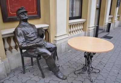 Памятник бравому солдату Швейку - место для фотосессии в Львове - портфолио 6