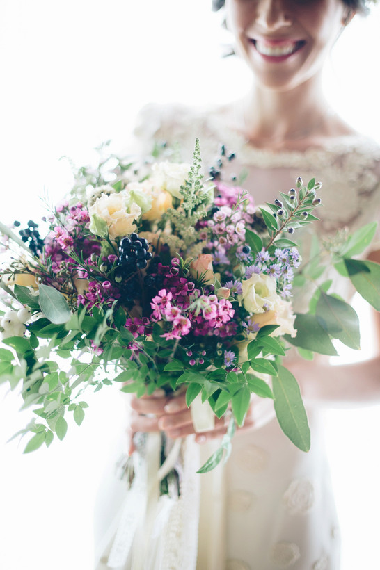 Букет невесты из полевых цветов: почему бы не своими руками?