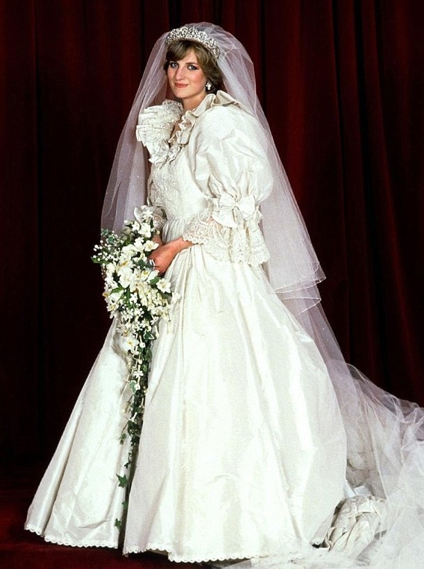 Свадебные платья 90-х, 80-х, 70-х годов в СССР и за рубежом, фото