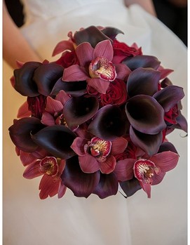 букет невесты в бордовом цвете