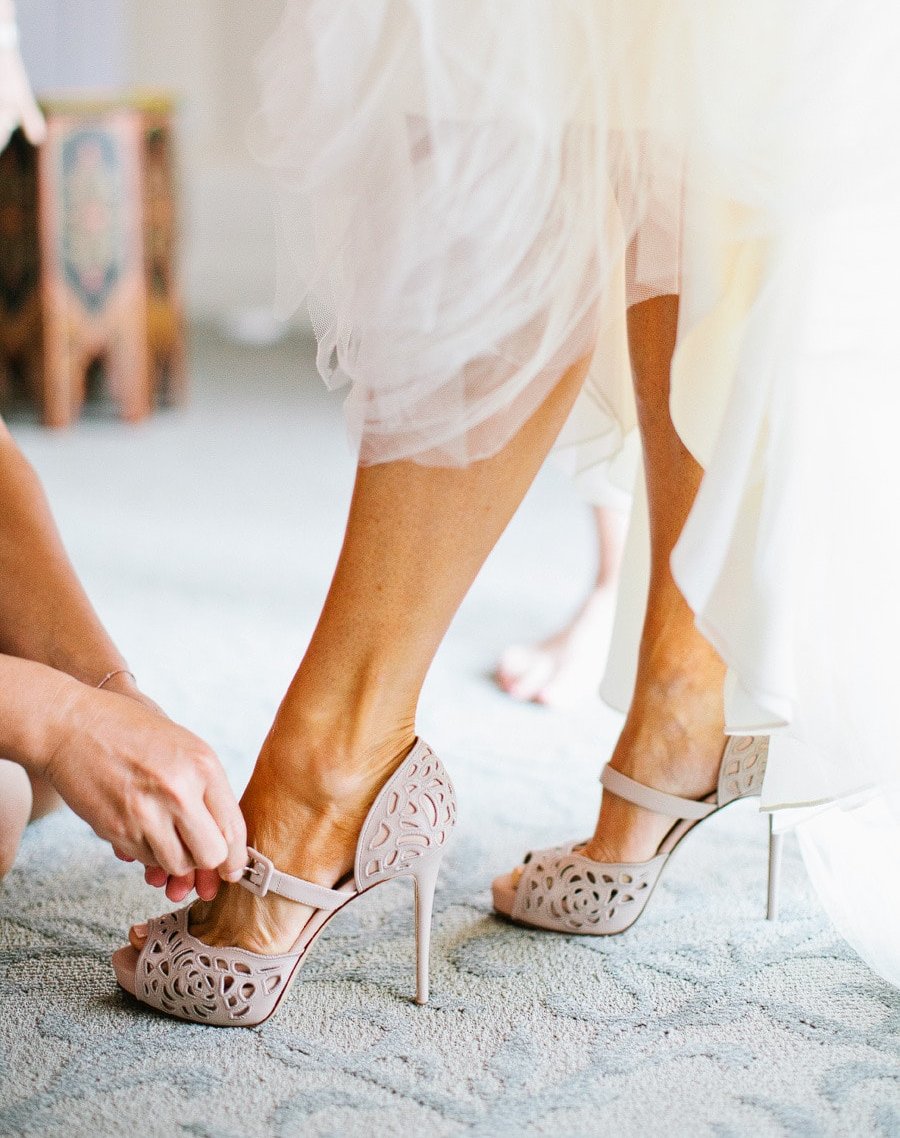 Платье и туфли на свадьбу