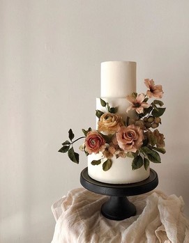 торт на свадьбу с цветами