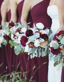 свадьба в бордовом цвете, подружки невесты в бордовых платьях