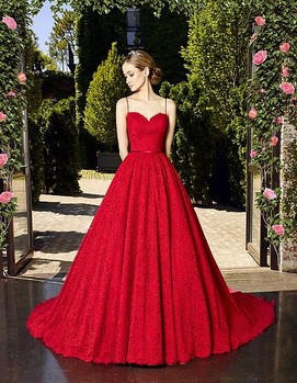 свадьба в бордовом цвете, невеста в ярком платье