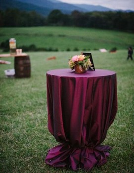 свадьба в бордовом цвете, декор выездной церемонии в цвете бордо