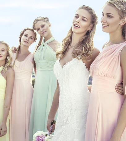 розовый кварц и серенити в свадебном декоре, подружки невесты в розово-голубых платьях