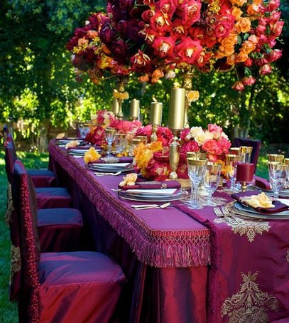свадьба в бордовом цвете, декор свадебного стола