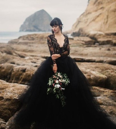 невеста, свадебное платье чёрное, невеста в чёрном, невеста с букетом