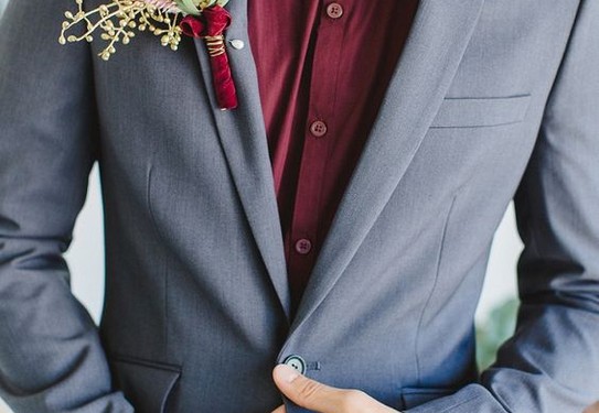 свадьба в бордовом цвете, костюм жениха