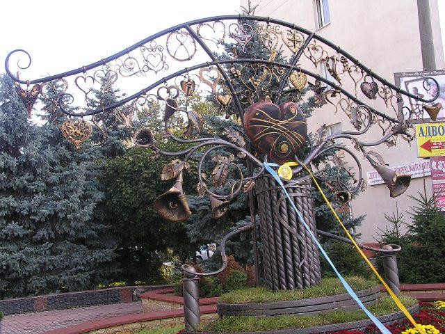 Скульптура Сердце всей Украины