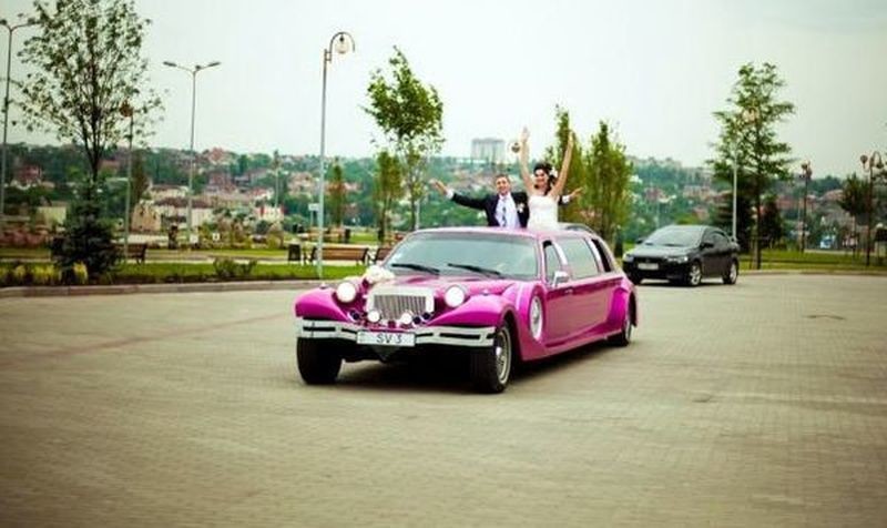035 Лимузин ретро Excalibur розовый 