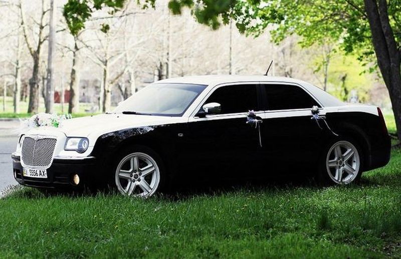 125 Chrysler 300C черно-белый  