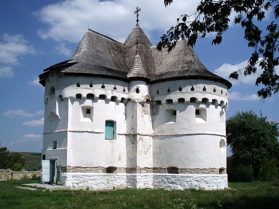 Покровская церковь-крепость 