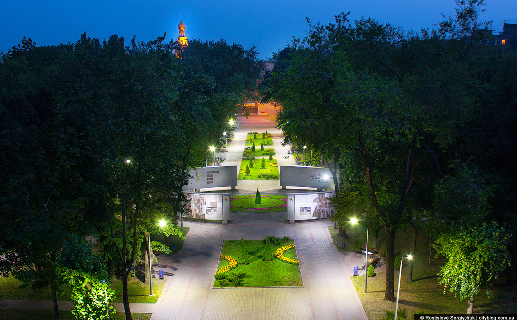 Ночной парк Героев 