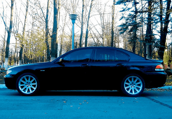118 BMW 745L черный  