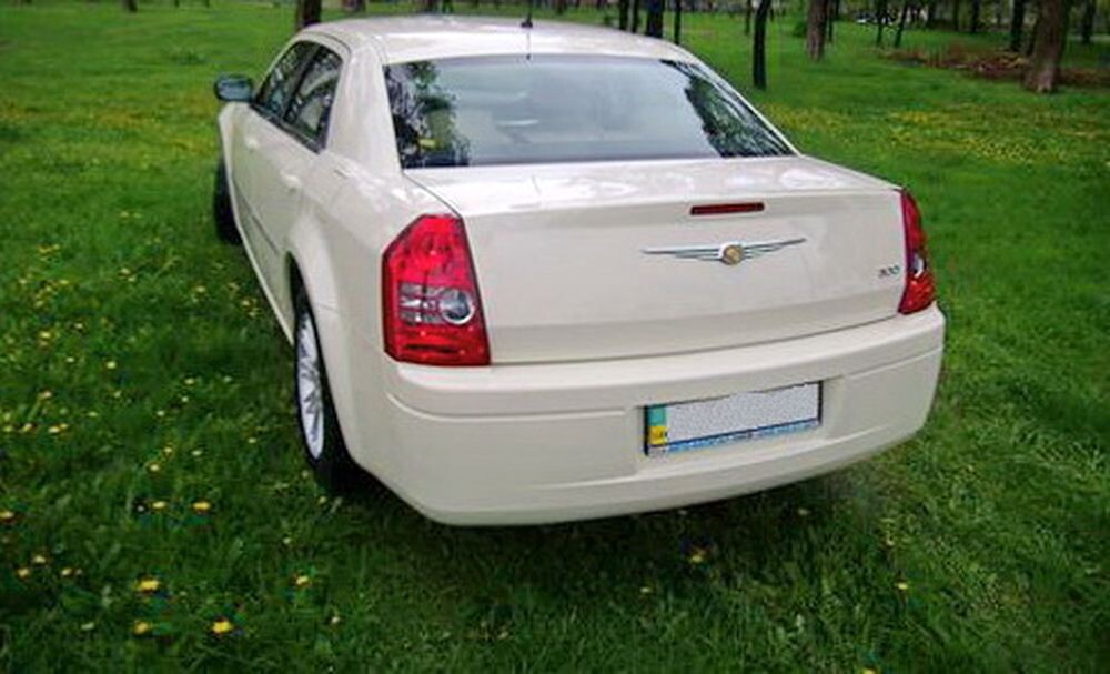 130 Chrysler 300C ванильный  