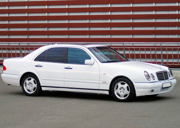 174 Mercedes W210 белый 